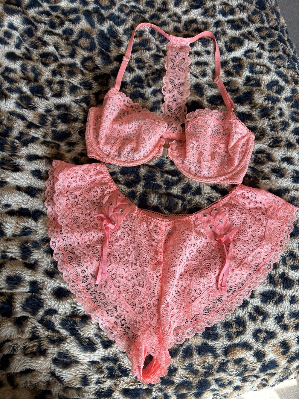 Victoria’s Secret coral lace diamond short and bralette set
